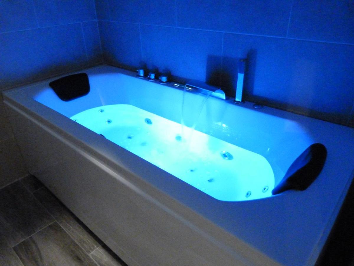 Intimo Y Acogedor "Algunos" Con Banera Hidromasaje Apartment Valencia Luaran gambar