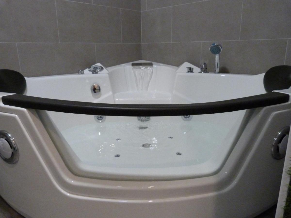 Intimo Y Acogedor "Algunos" Con Banera Hidromasaje Apartment Valencia Luaran gambar