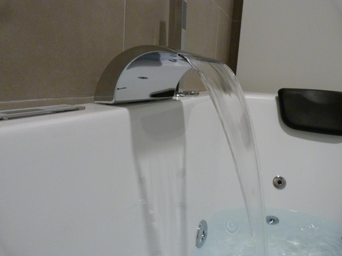 Intimo Y Acogedor "Algunos" Con Banera Hidromasaje Apartment Valencia Luaran gambar