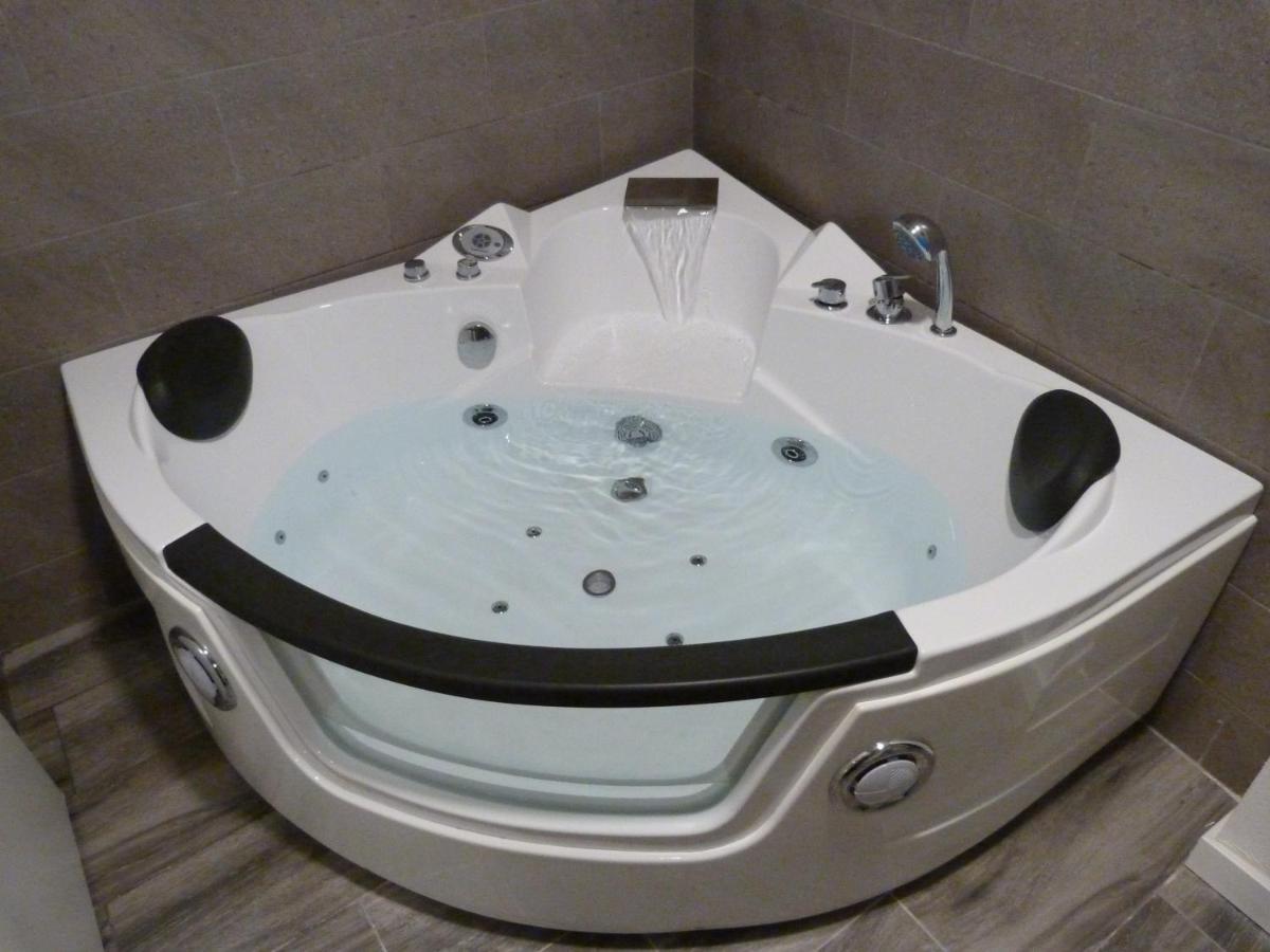 Intimo Y Acogedor "Algunos" Con Banera Hidromasaje Apartment Valencia Luaran gambar